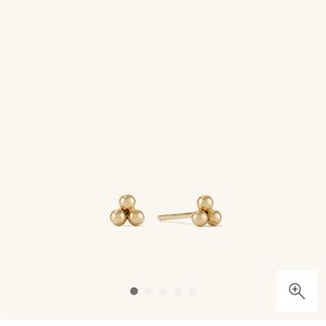 Mejuri Cluster Spheres Stud